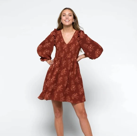 NWOT LucieV-Neck smocked Midi Dress,‎ Small Size - Picture 1 of 12